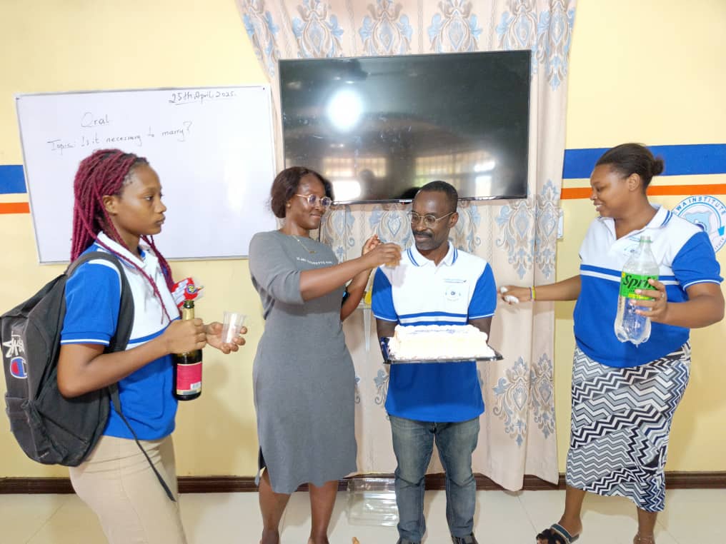 Celebration avec gateau en classe