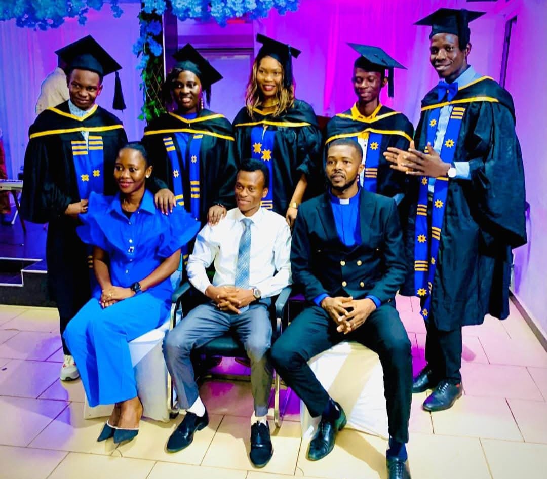 Étudiants diplômés Sewa Institute